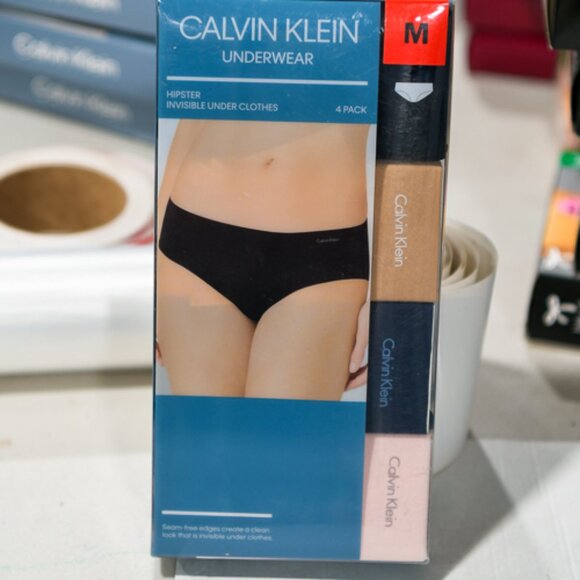 CALVIN KLEIN UNDERWEAR WOMEN HIPSTER INVISIBLE UNDER CLOTHES 4 PACK Size : M - Picture 1 of 5